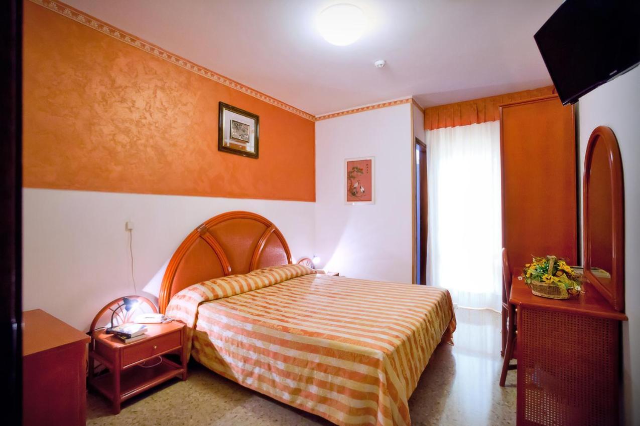 Kennedy Hotel 3*